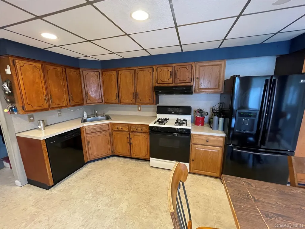 413 37th Street Lindenhurst NY 11757