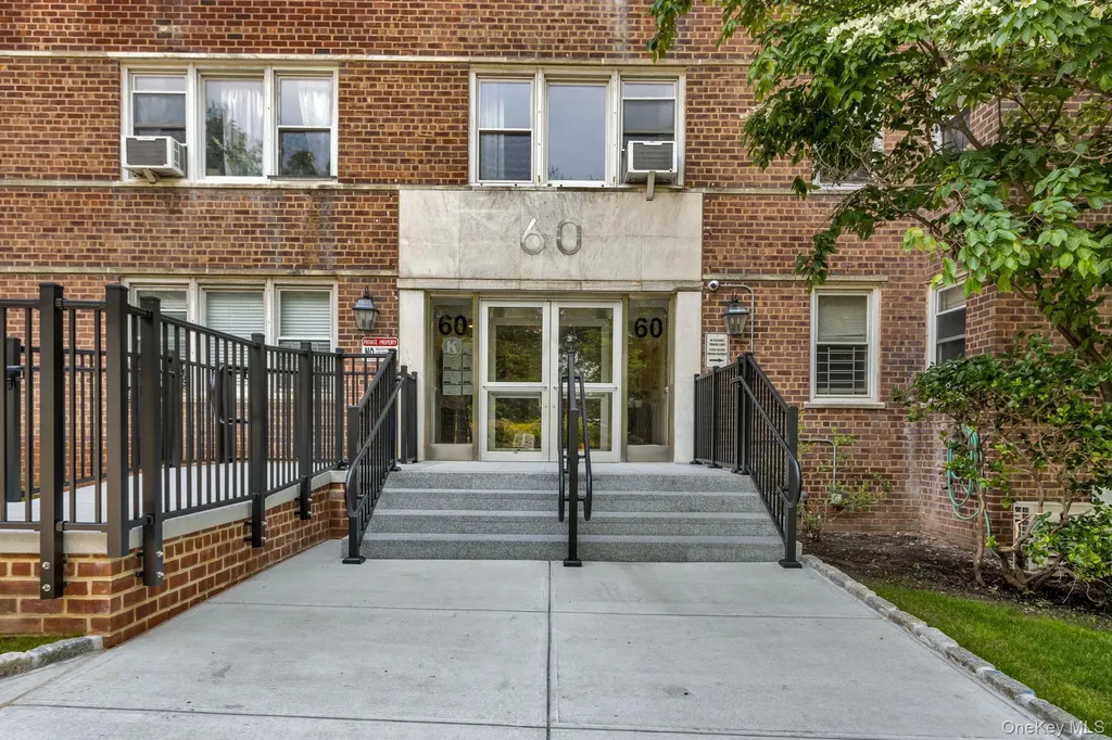 60 Knolls Crescent Bronx NY 10463