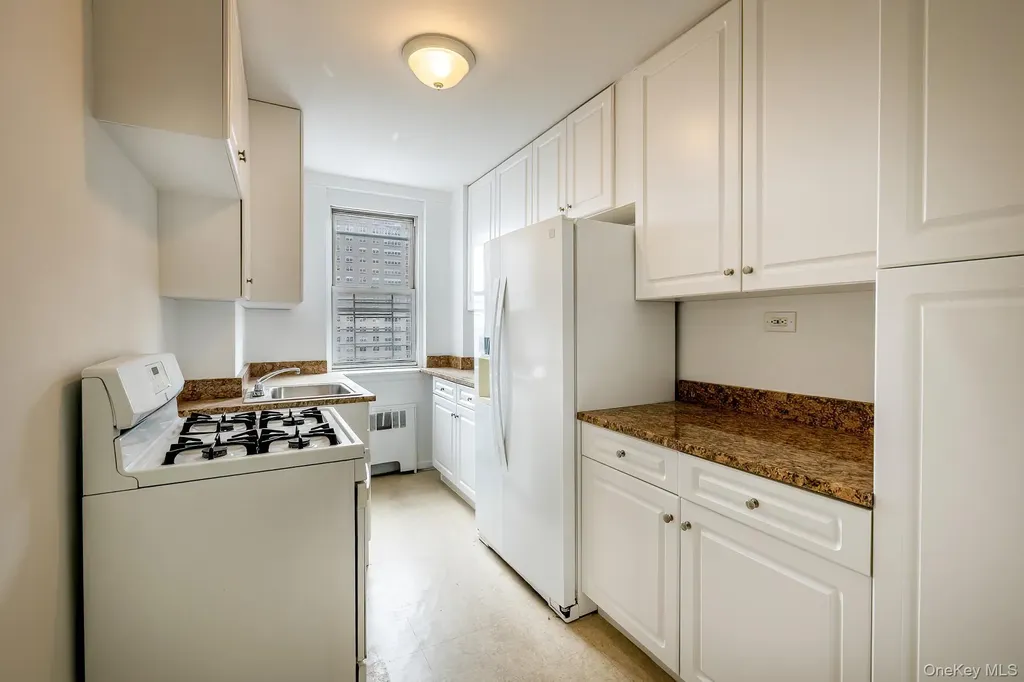 60 Knolls Crescent Bronx NY 10463