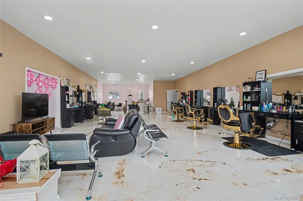 384-386 Broadway Monticello NY 12701