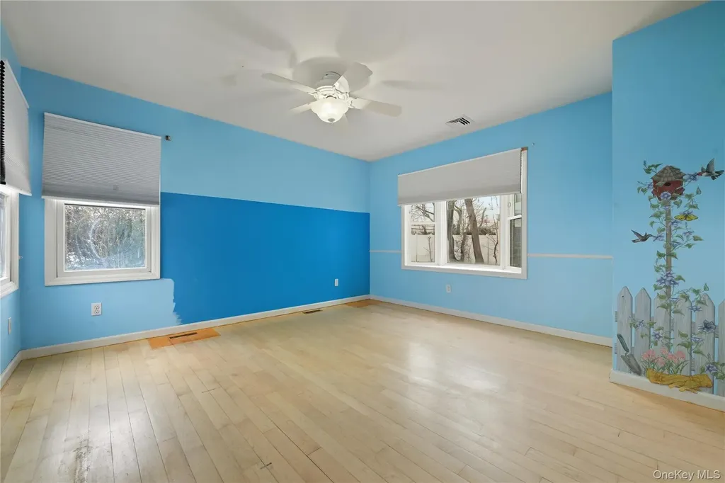 13 Cynthia Lane Plainview NY 11803