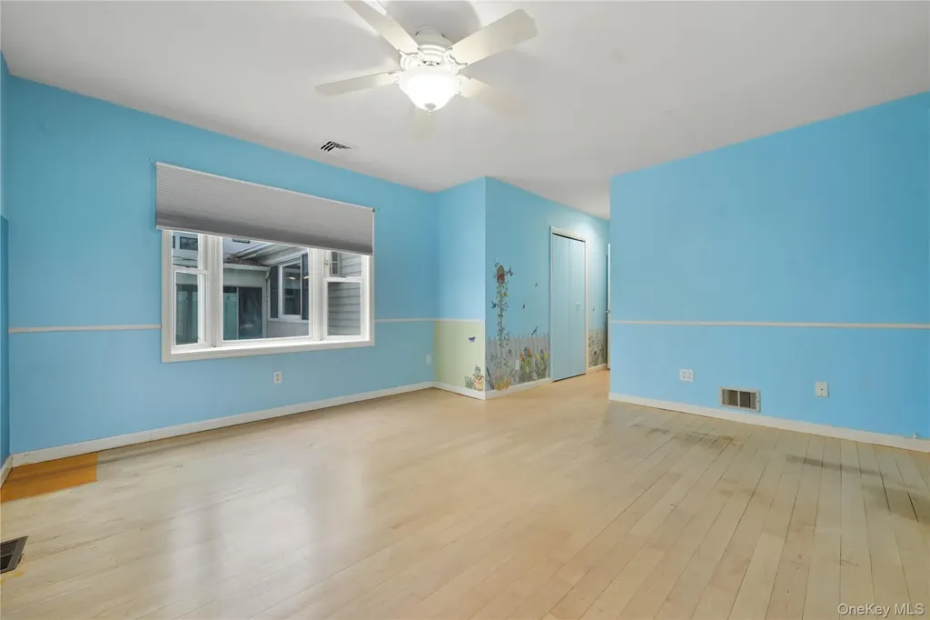 13 Cynthia Lane Plainview NY 11803