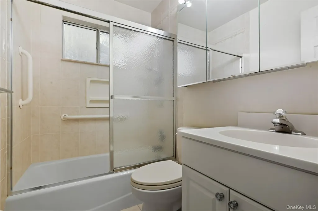13 Cynthia Lane Plainview NY 11803