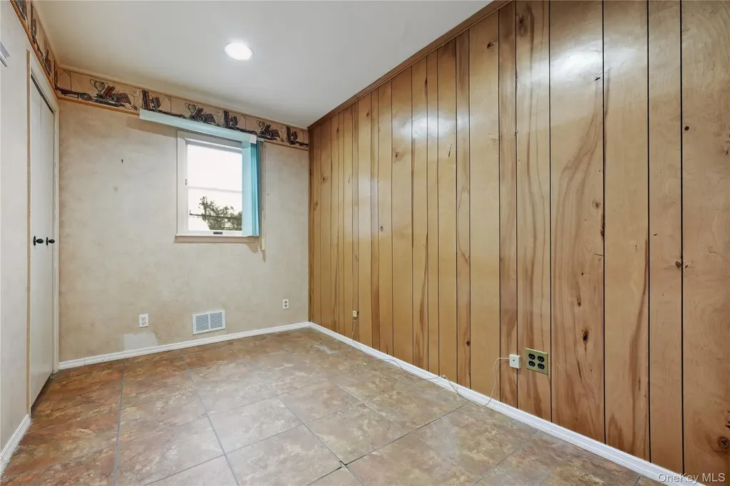 13 Cynthia Lane Plainview NY 11803