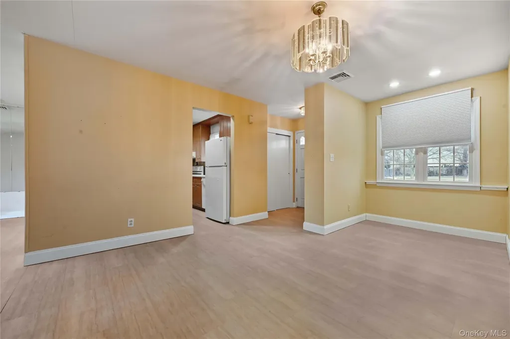 13 Cynthia Lane Plainview NY 11803