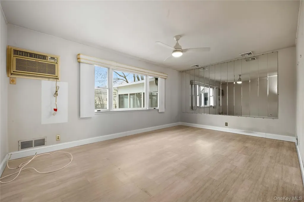 13 Cynthia Lane Plainview NY 11803