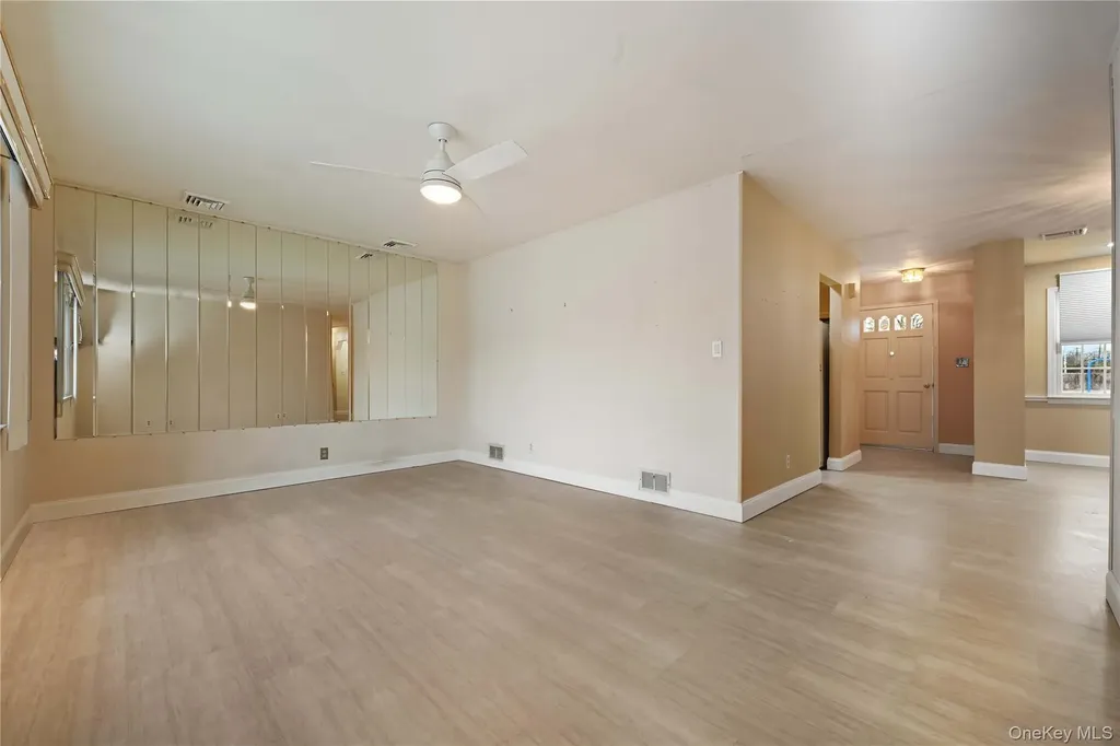 13 Cynthia Lane Plainview NY 11803