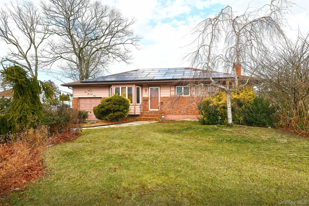 175 Woods Road North Babylon NY 11703