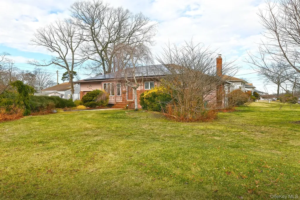 175 Woods Road North Babylon NY 11703