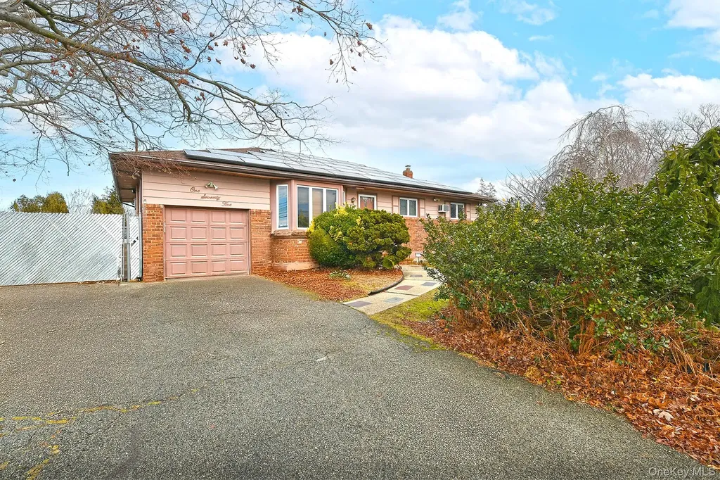 175 Woods Road North Babylon NY 11703