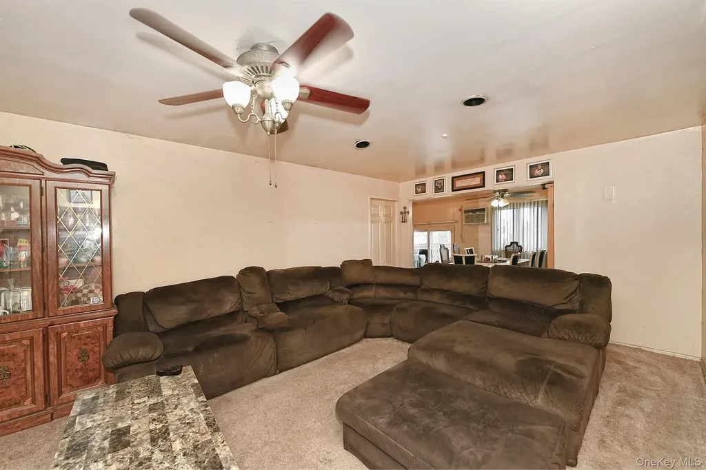 175 Woods Road North Babylon NY 11703