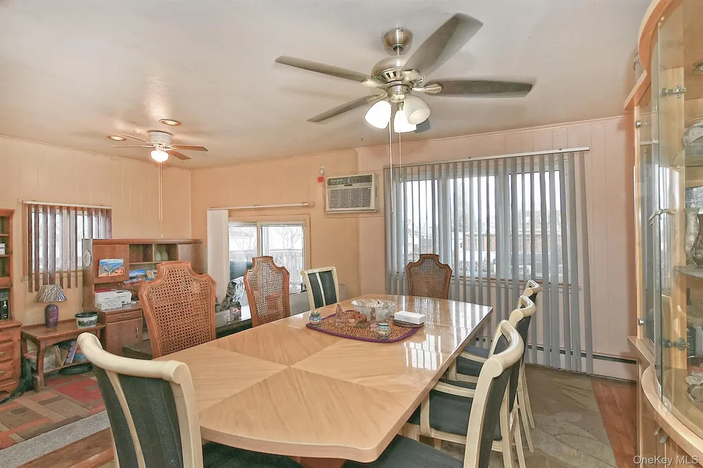 175 Woods Road North Babylon NY 11703