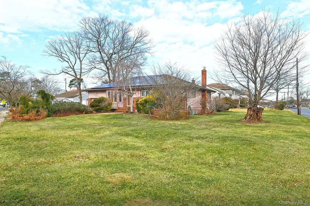 175 Woods Road North Babylon NY 11703