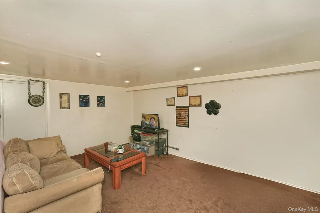 175 Woods Road North Babylon NY 11703