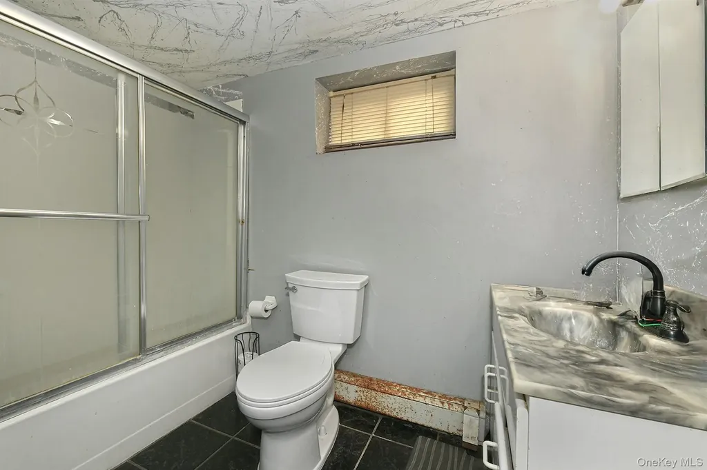 175 Woods Road North Babylon NY 11703