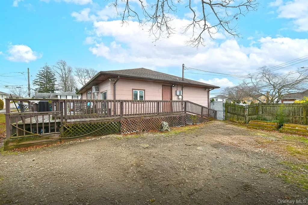 175 Woods Road North Babylon NY 11703