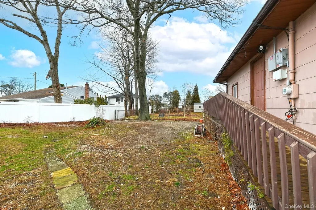 175 Woods Road North Babylon NY 11703