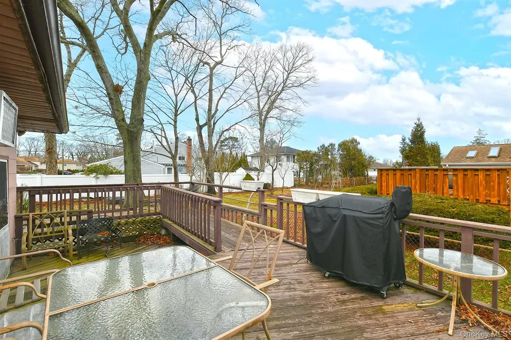 175 Woods Road North Babylon NY 11703