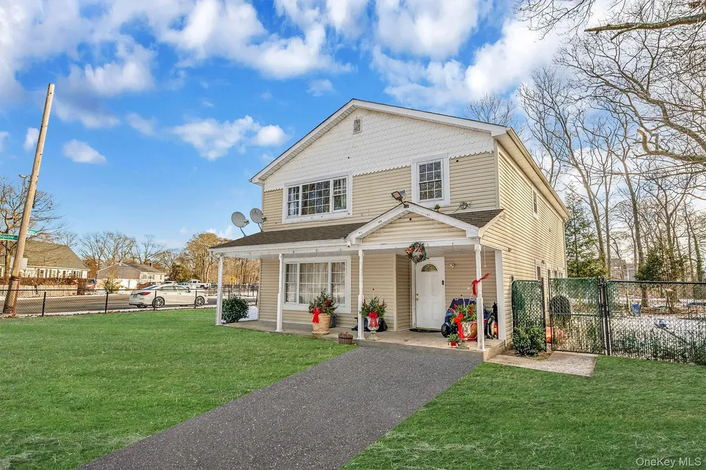 78 Eleanor Avenue Mastic NY 11950