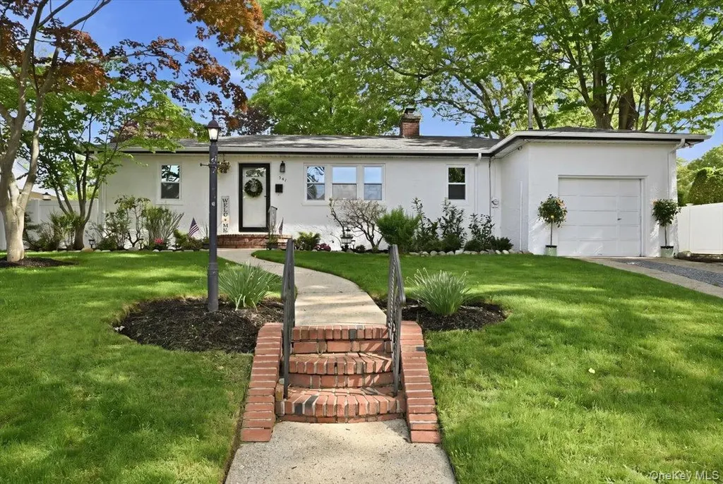 241 Commonwealth Avenue Massapequa NY 11758
