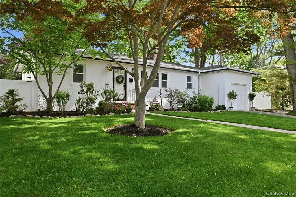 241 Commonwealth Avenue Massapequa NY 11758