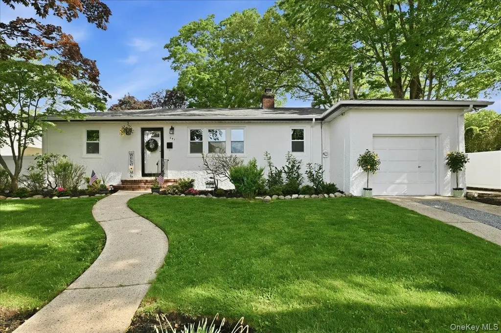 241 Commonwealth Avenue Massapequa NY 11758