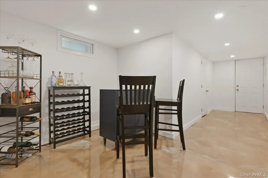 241 Commonwealth Avenue Massapequa NY 11758