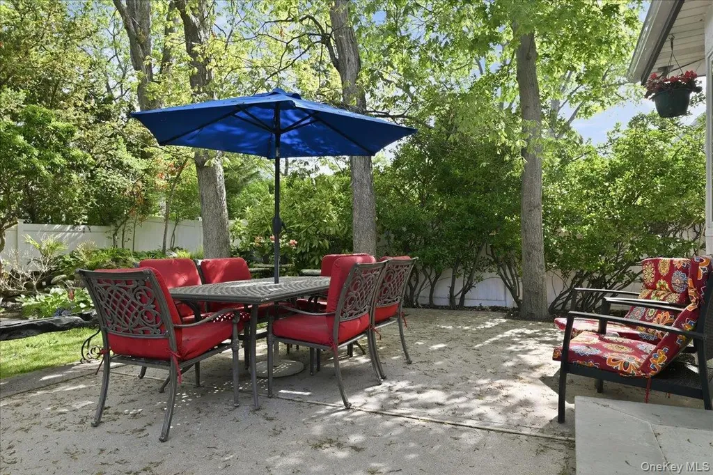 241 Commonwealth Avenue Massapequa NY 11758