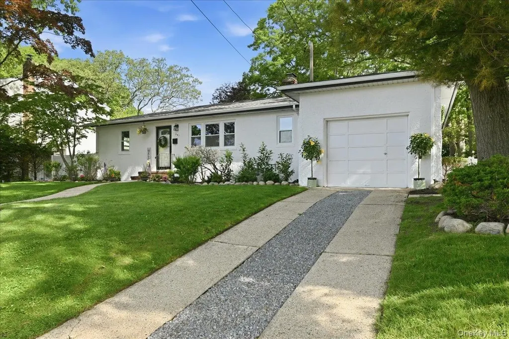 241 Commonwealth Avenue Massapequa NY 11758