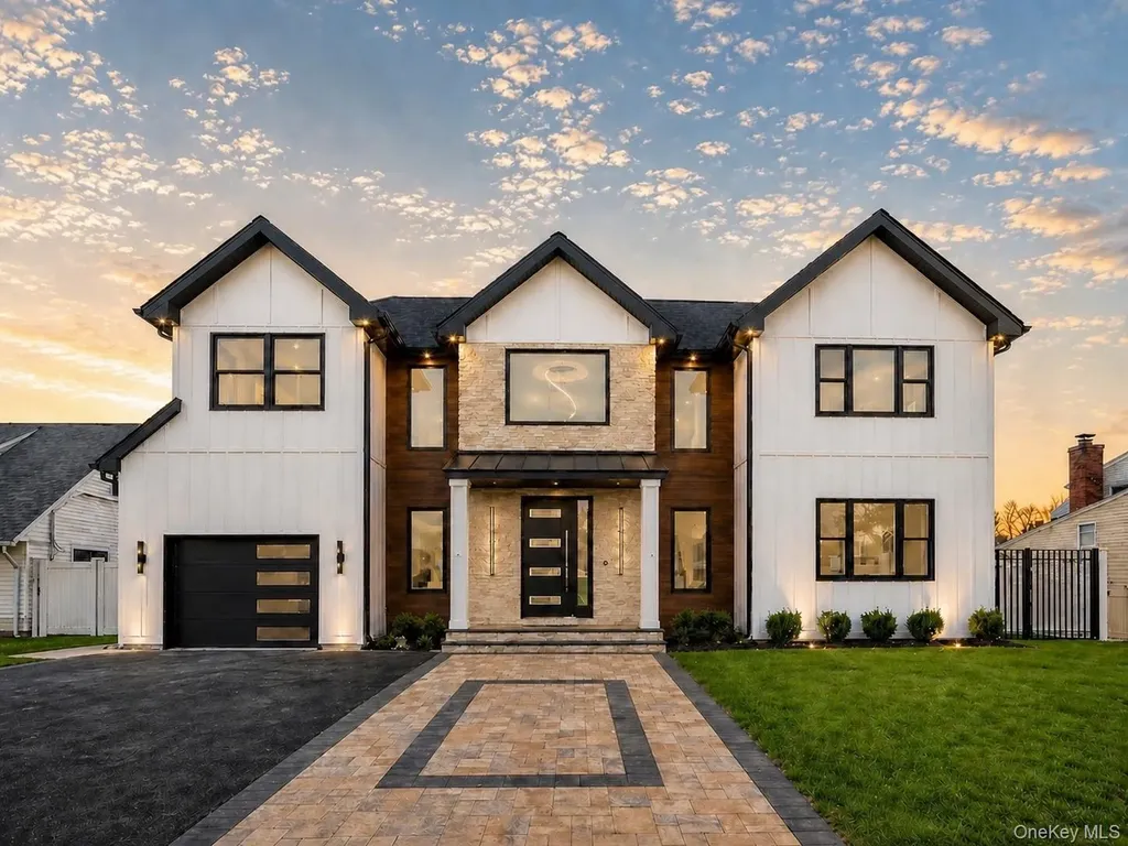 39 Forest Lane Westbury NY 11590