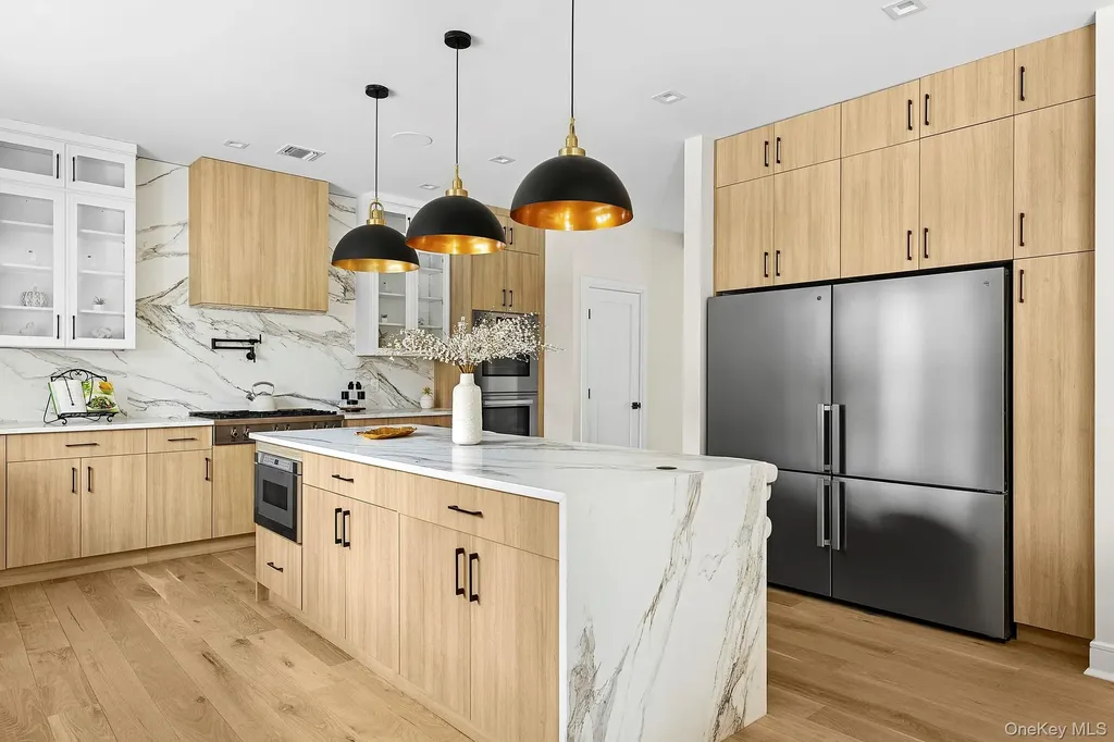 39 Forest Lane Westbury NY 11590