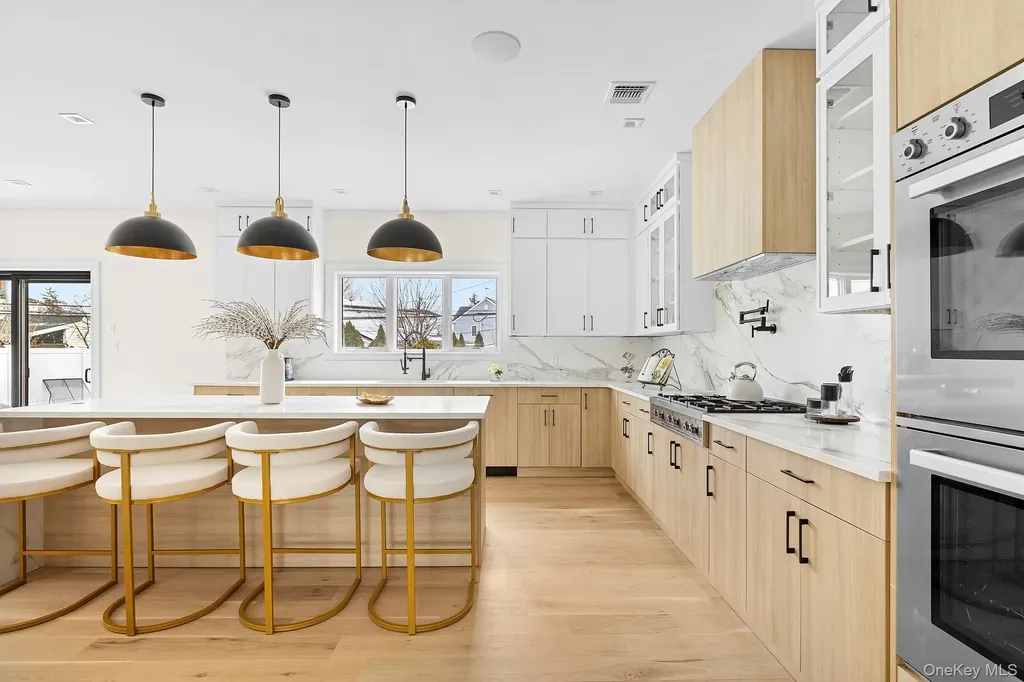 39 Forest Lane Westbury NY 11590