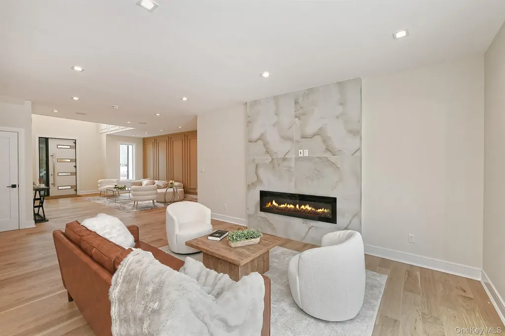 39 Forest Lane Westbury NY 11590