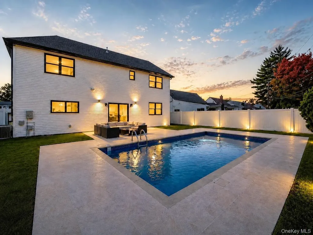 39 Forest Lane Westbury NY 11590