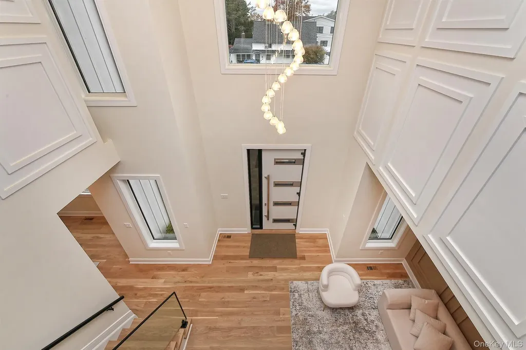 39 Forest Lane Westbury NY 11590