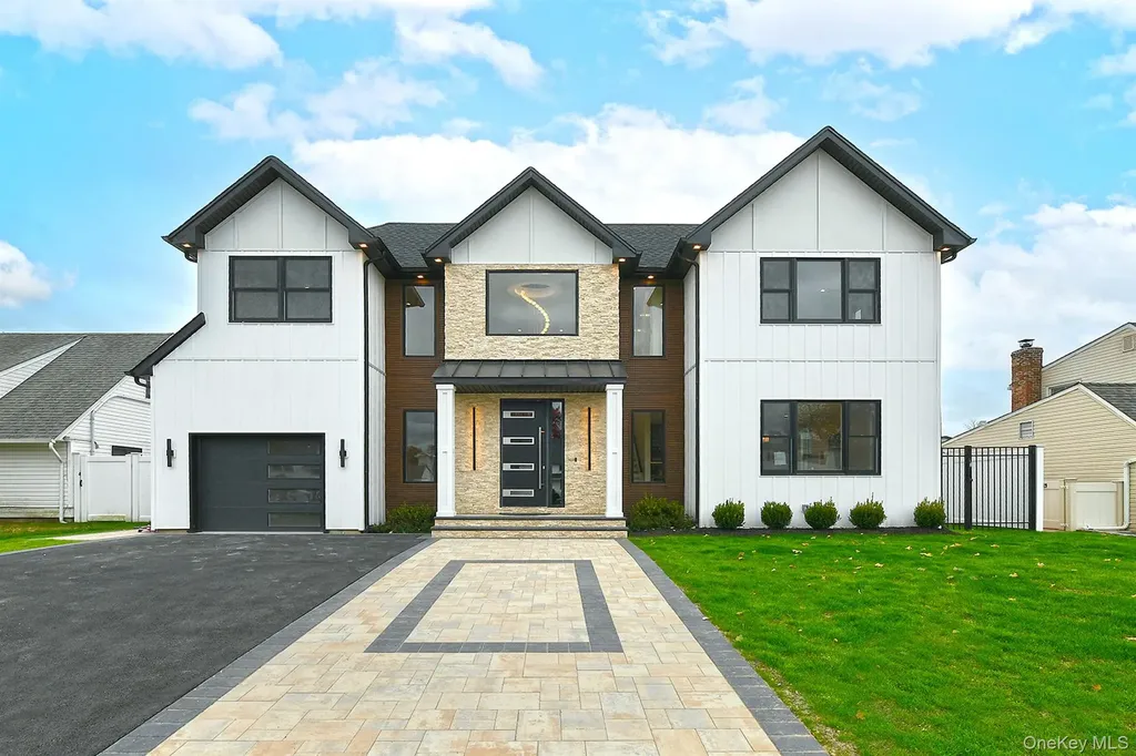 39 Forest Lane Westbury NY 11590