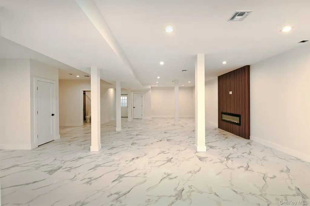 39 Forest Lane Westbury NY 11590