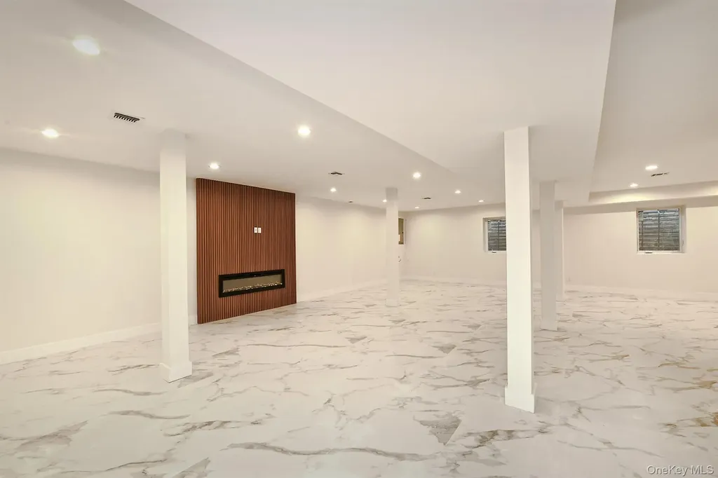 39 Forest Lane Westbury NY 11590