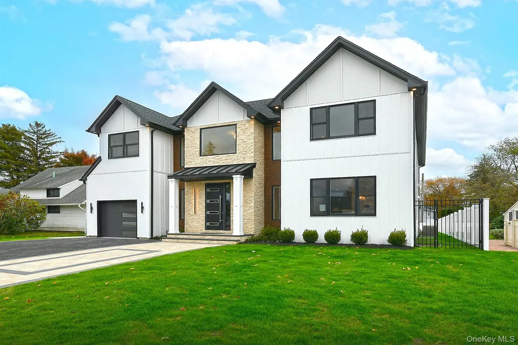 39 Forest Lane Westbury NY 11590