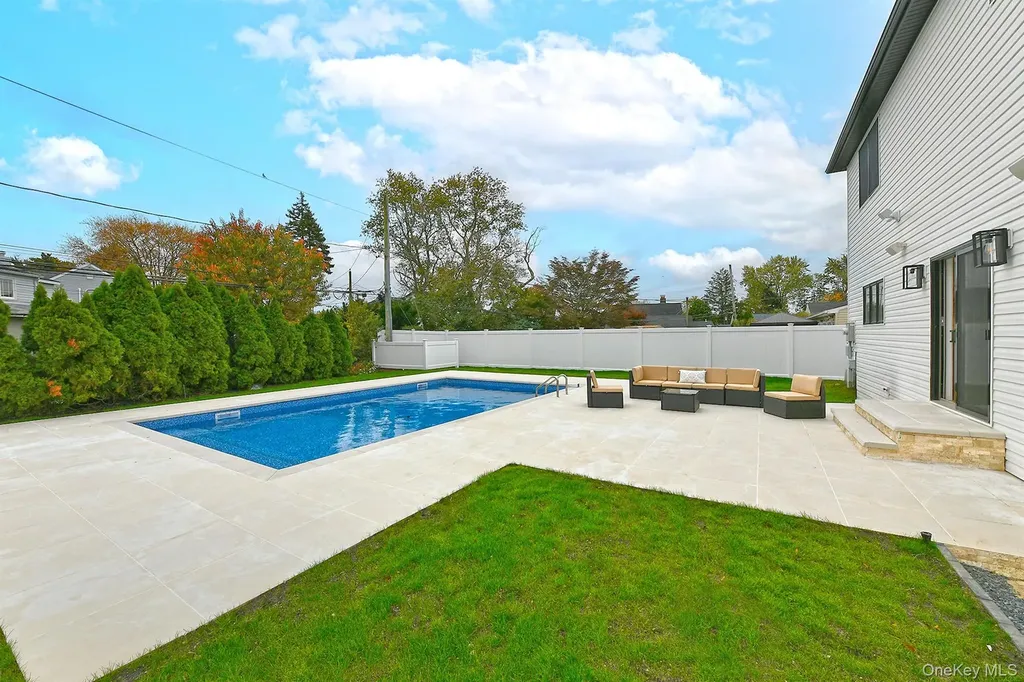 39 Forest Lane Westbury NY 11590