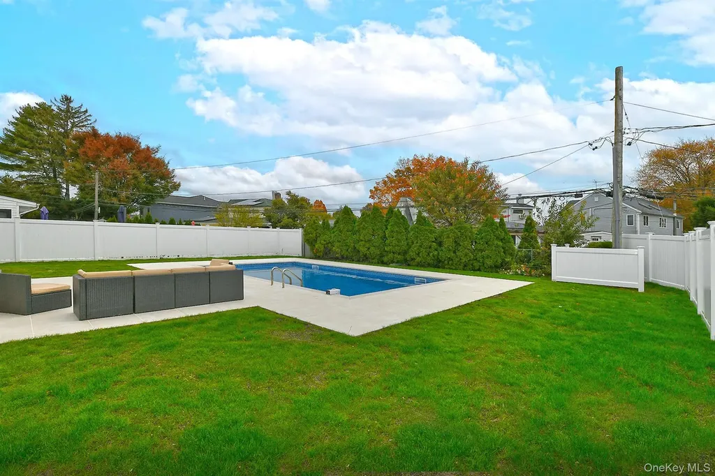 39 Forest Lane Westbury NY 11590