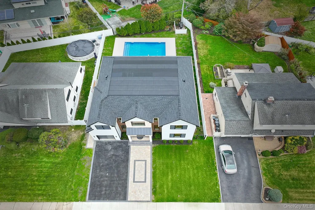 39 Forest Lane Westbury NY 11590