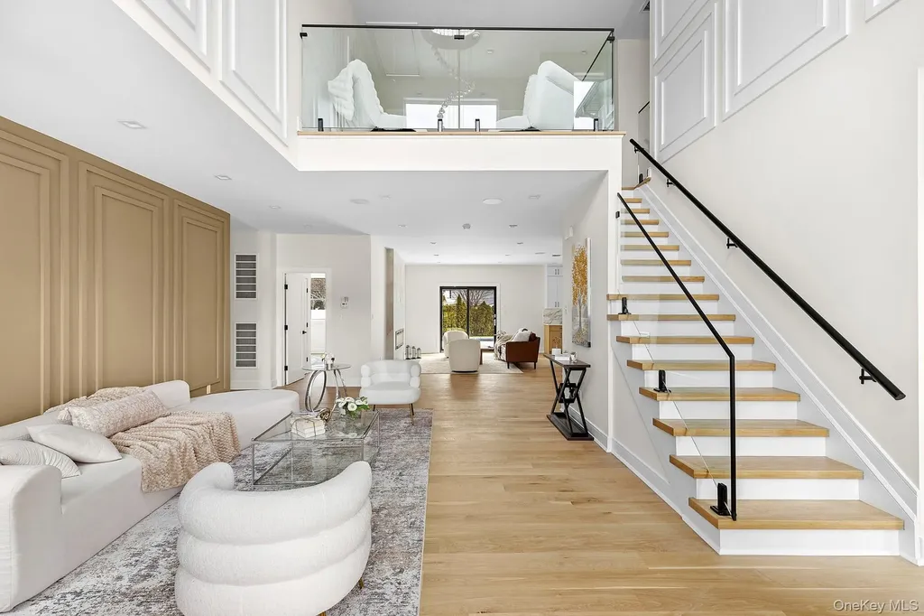 39 Forest Lane Westbury NY 11590