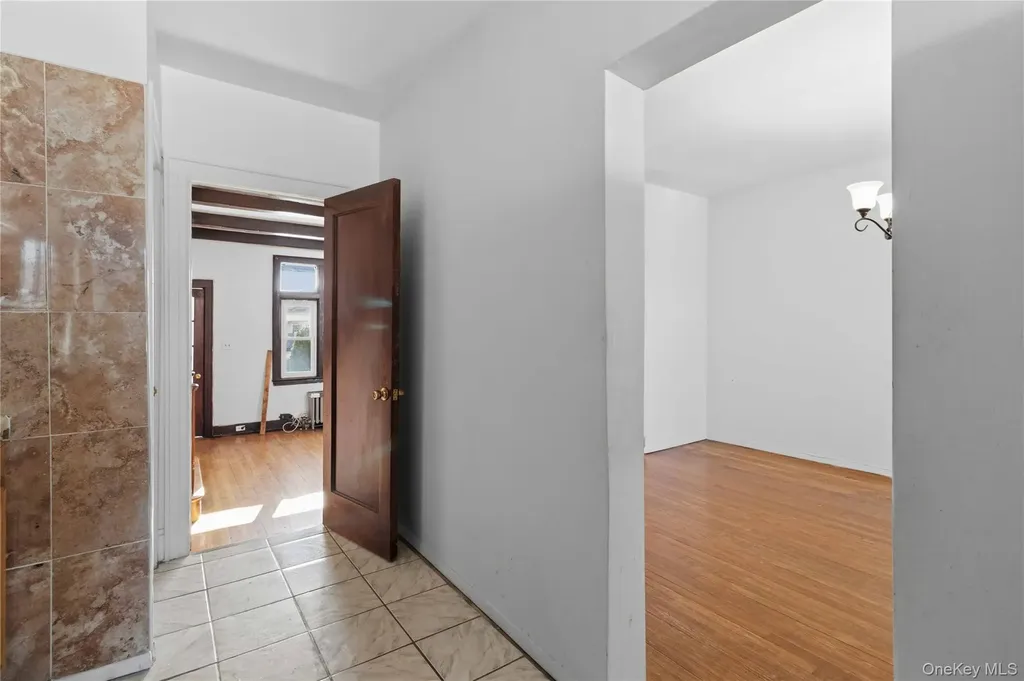 202-07 109th Avenue Saint Albans NY 11412