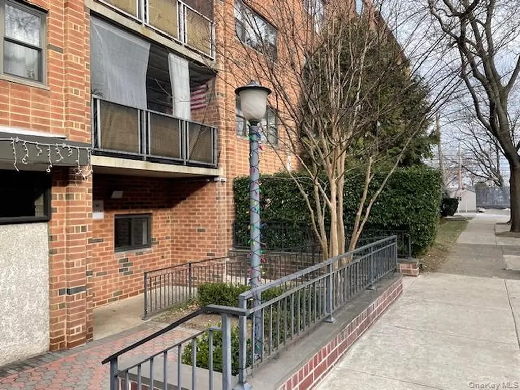 100 Clinton Avenue Mineola NY 11501