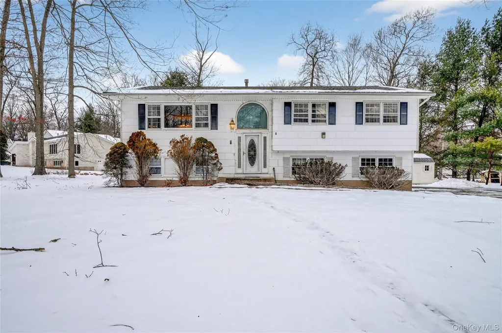 4 Lois Lane Monsey NY 10952