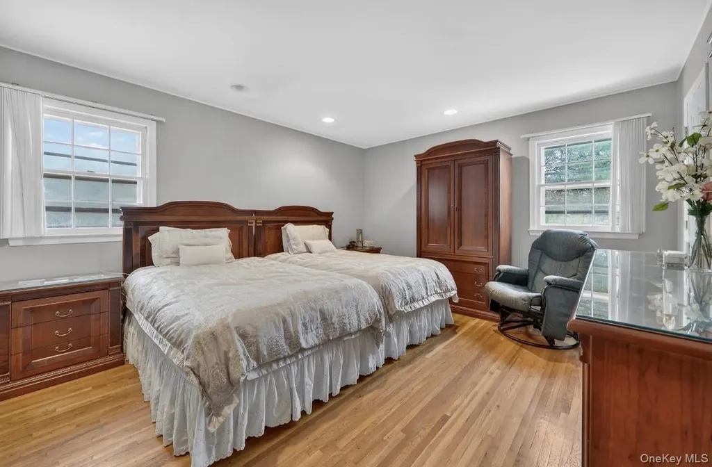 4 Lois Lane Monsey NY 10952