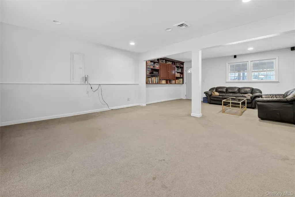 4 Lois Lane Monsey NY 10952