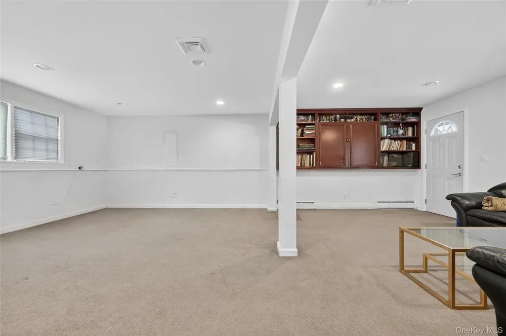 4 Lois Lane Monsey NY 10952