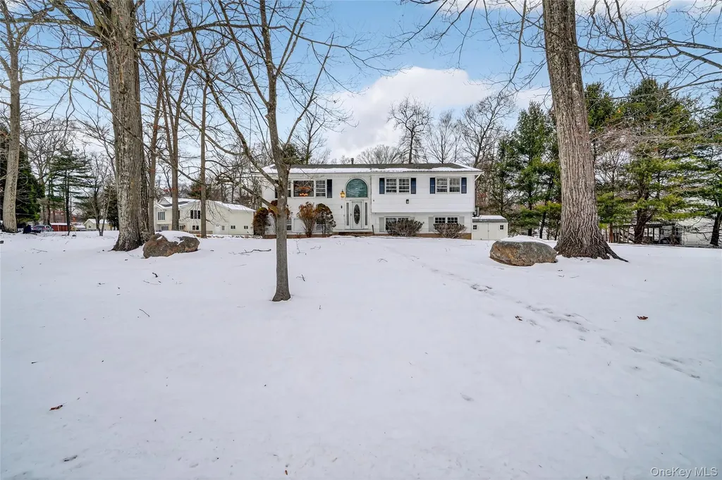 4 Lois Lane Monsey NY 10952